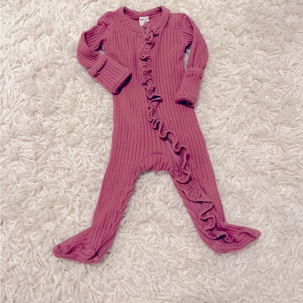 Kate Quinn footie pajamas 0-3 months